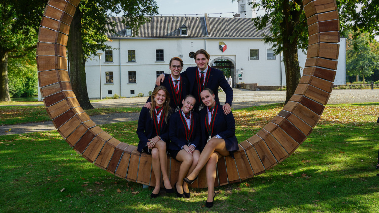 Het bestuur van studentenvereniging Amphitryon