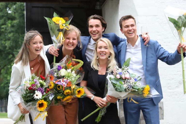 Jordy with Joëlle Verschoor, Emma Wiarda, Pelle Schopenhouer, Lea Wenneker after their oral exams